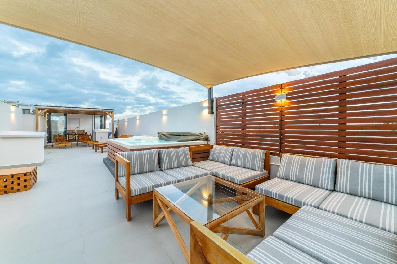 One Bay Residence Unit 15 - Penthouse With Private Roof Top, Jacuzzi And Sea View Grand-Baie Kültér fotó