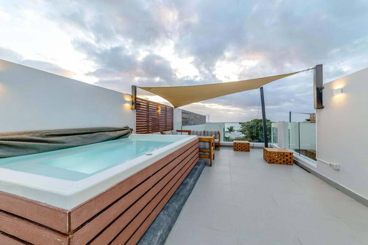 One Bay Residence Unit 15 - Penthouse With Private Roof Top, Jacuzzi And Sea View Grand-Baie Kültér fotó