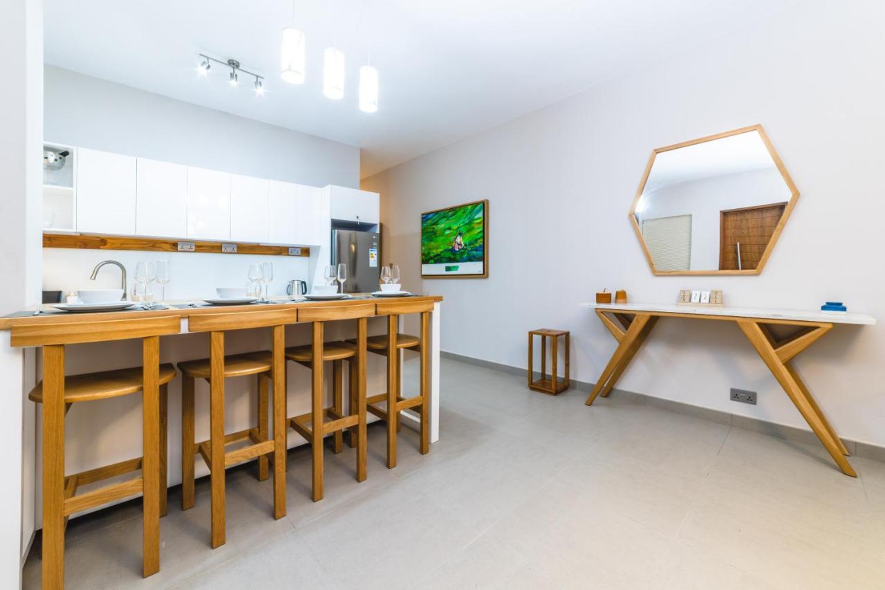 One Bay Residence Unit 15 - Penthouse With Private Roof Top, Jacuzzi And Sea View Grand-Baie Kültér fotó